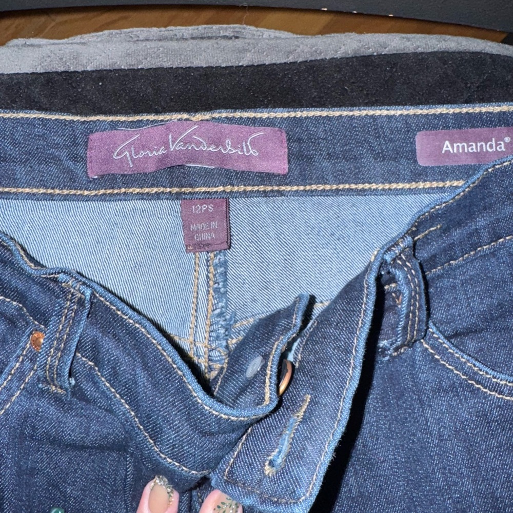 Gloria Vanderbilt Blue Straight Jeans with Classic‎ Denim Texture